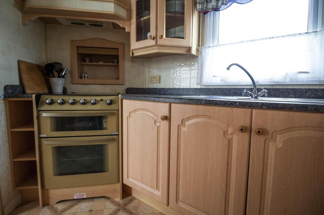 Brilliant Caravan For Hire At Manor Park In Hunstanton Norfolk Ref 23176K Hotell Exteriör bild