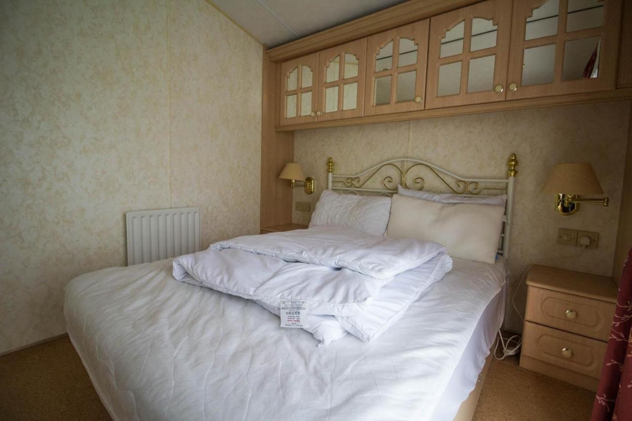 Brilliant Caravan For Hire At Manor Park In Hunstanton Norfolk Ref 23176K Hotell Exteriör bild