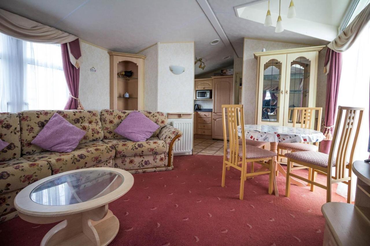 Brilliant Caravan For Hire At Manor Park In Hunstanton Norfolk Ref 23176K Hotell Exteriör bild