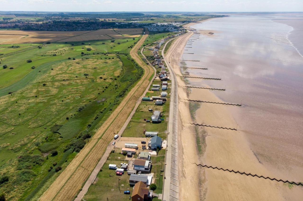 Brilliant Caravan For Hire At Manor Park In Hunstanton Norfolk Ref 23176K Hotell Exteriör bild