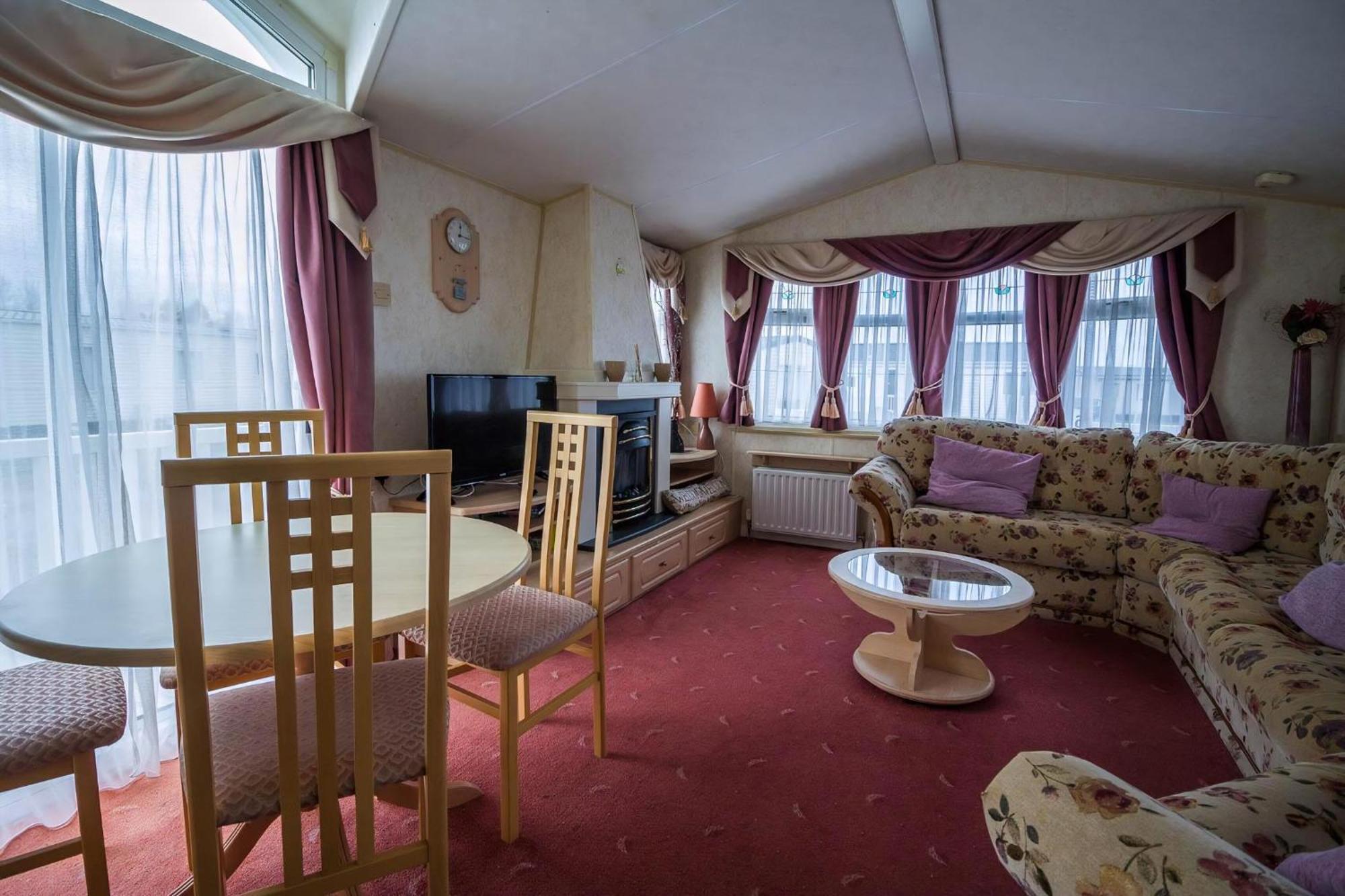 Brilliant Caravan For Hire At Manor Park In Hunstanton Norfolk Ref 23176K Hotell Exteriör bild