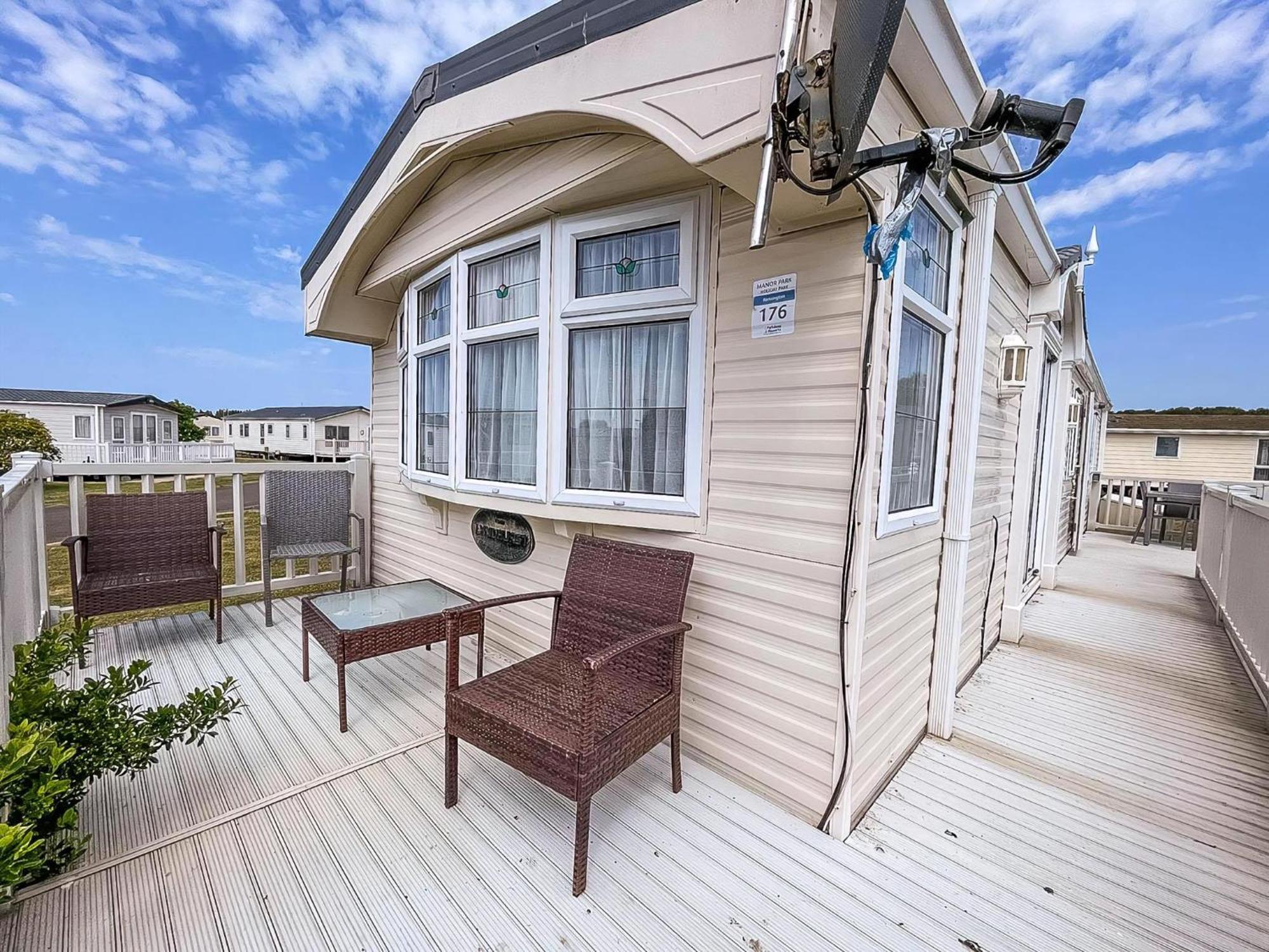 Brilliant Caravan For Hire At Manor Park In Hunstanton Norfolk Ref 23176K Hotell Exteriör bild