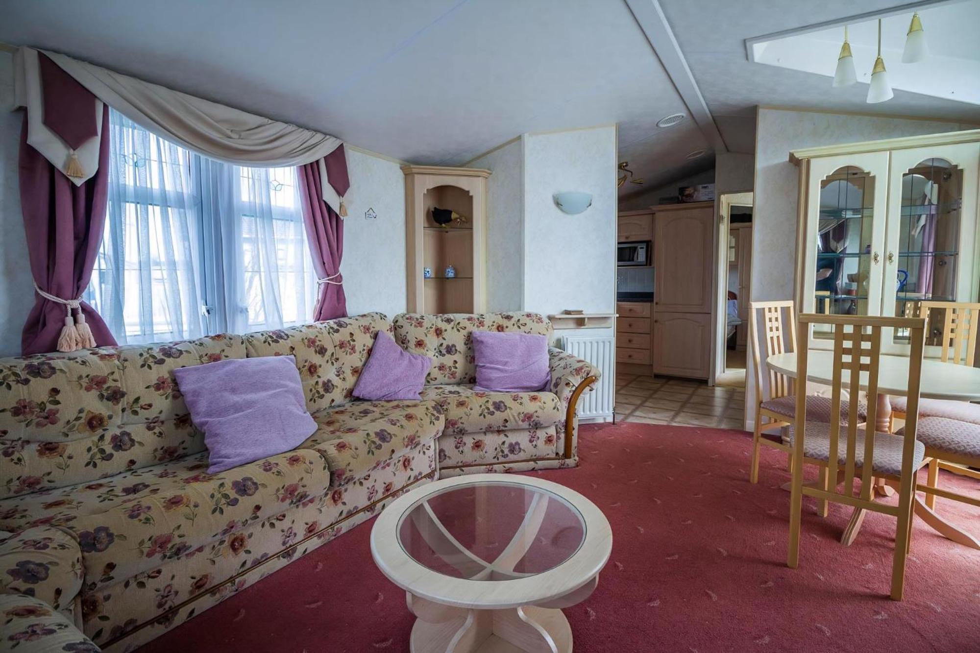 Brilliant Caravan For Hire At Manor Park In Hunstanton Norfolk Ref 23176K Hotell Exteriör bild