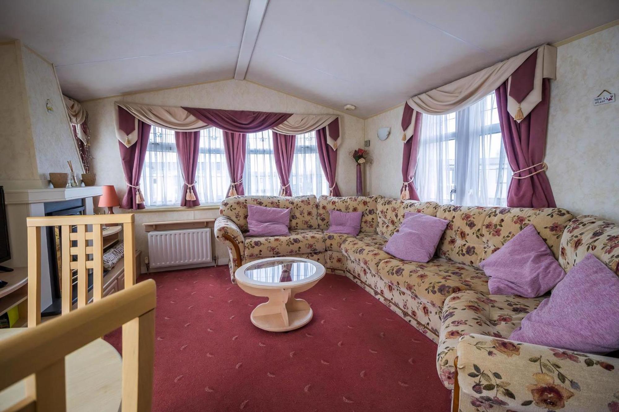 Brilliant Caravan For Hire At Manor Park In Hunstanton Norfolk Ref 23176K Hotell Exteriör bild